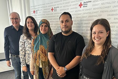 Gruppenfoto mit fünf Personen